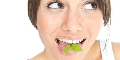Smalto dei denti: come prendersene cura quotidianamente