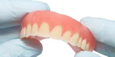 Protesi dentali: come pulire la dentiera!
