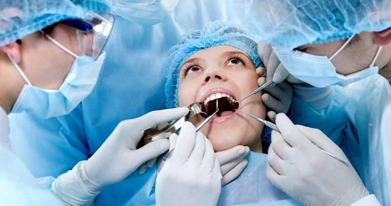 Immagine rappresentativa di una visita accurata dal dentista per scoprire un'eventuale paradontite